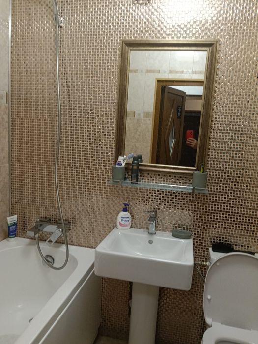 Închiriez camera la bloc