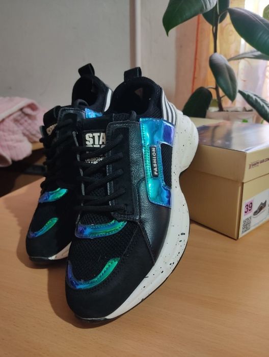 Продам модные кросовки раз 40