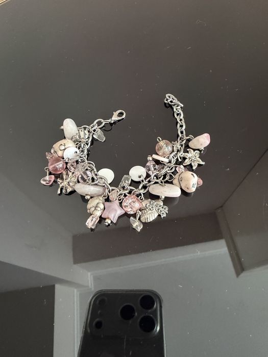 Bratara cu accesorii