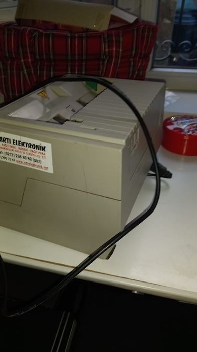 Счётная машинка для купюр.