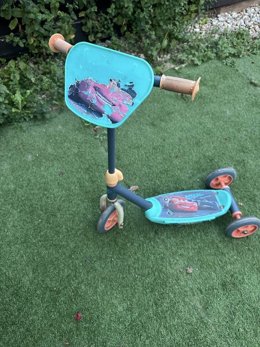 Vand trotinete pt copii 3-7 ani.