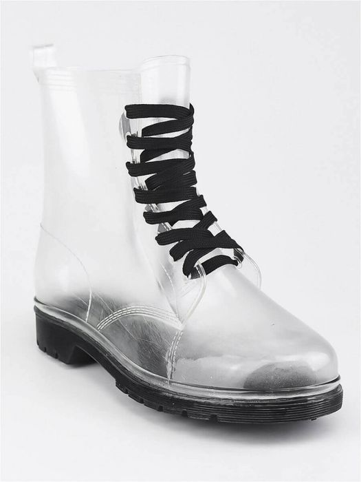 Продам резиновые ботинки.