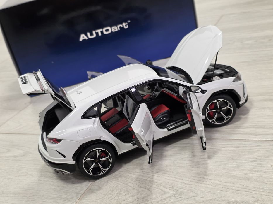 Macheta auto 1 18 Lamborghini Urus , Autoart