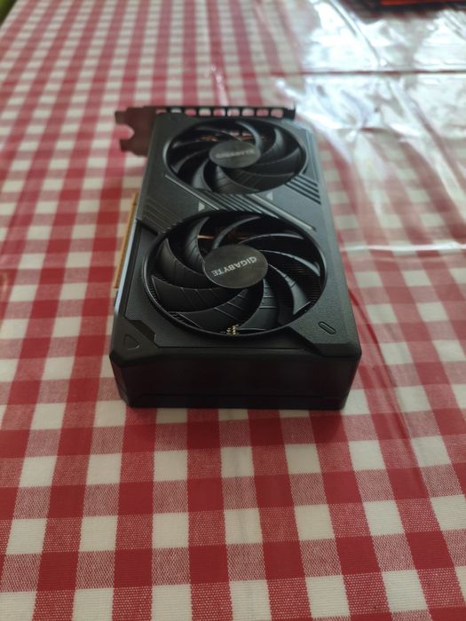 Placă video Gigabyte Rtx 5060 OC 8GB VRAM GDDR7 ca nouă + garanție și factură