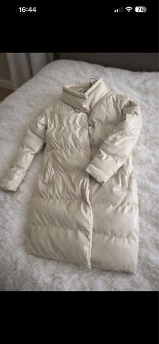 Geaca lunga perfecta pentru vremea friguroasa