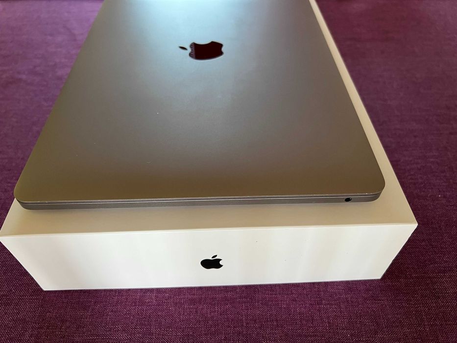 MacBook Pro 13" 2017 (2,3 Ghz Intel i5, 8 GB DD3) перфектен, в кутия