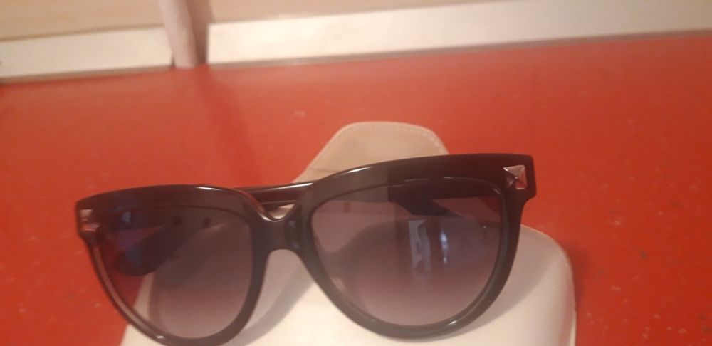 Ochelari damă Valentino negri la 250 lei Timișoara