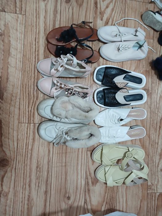 Отдам бесплатно обувь женскую