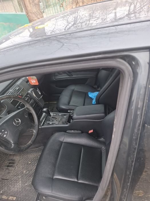 Продам MERCEDES BENZ W210 E200 V6 в аварийном состоянии