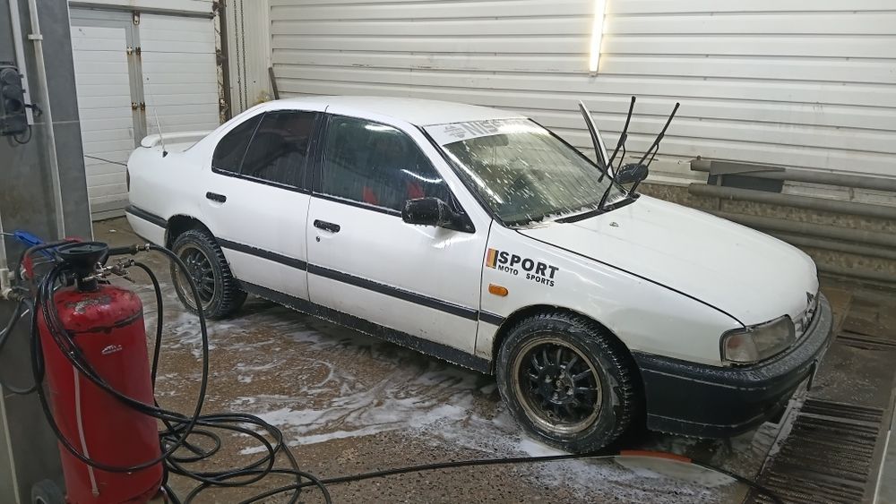 Машина ниссан  продаётся