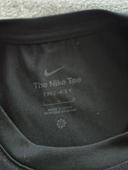Оригинални тениски на NIKE