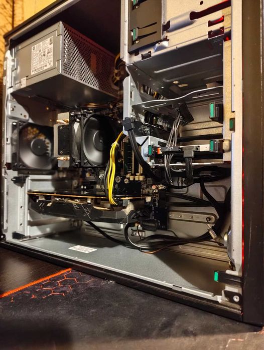 Calculator gaming  Intel Xeon 8 nuclee, SSD, Grafica RX480 , Win11