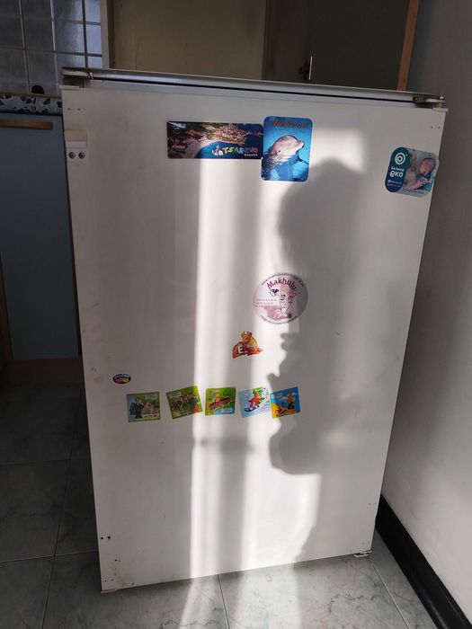 Малък хладилник за вграждане Ariston 160 литра