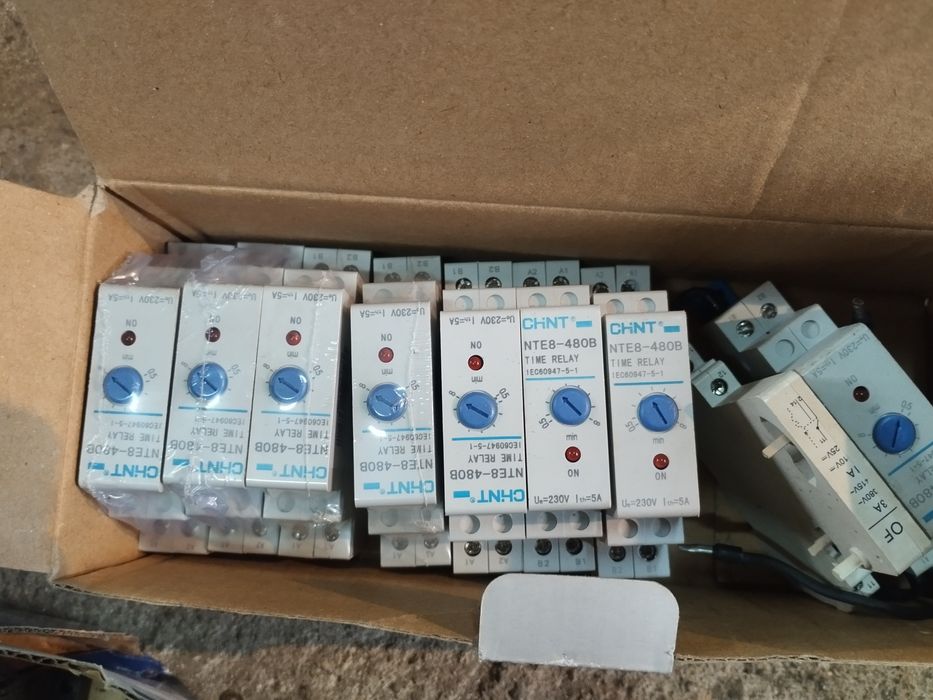 Контактори релета за време