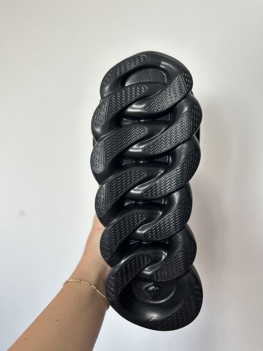 Versace chain reaction