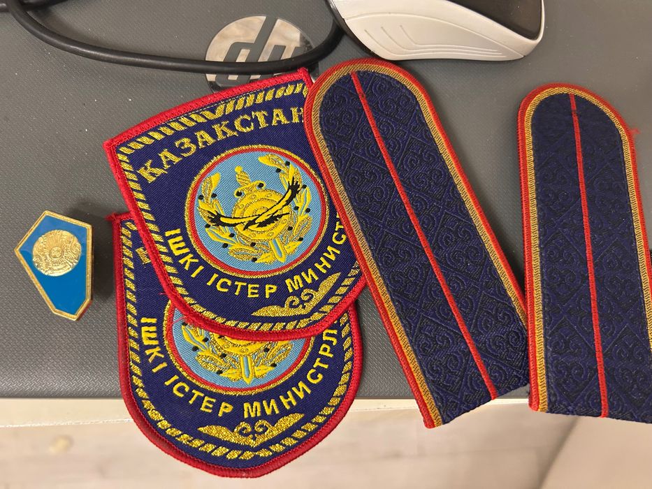 Белая рубашка и юбка МВД