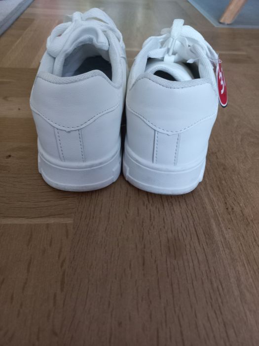 Бели кецове от WC Laikiki