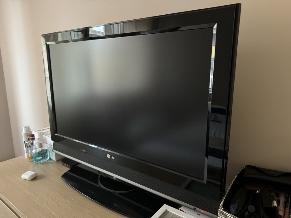 Телевизор LG 32LC42