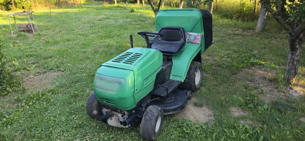 Tractoras tuns iarba