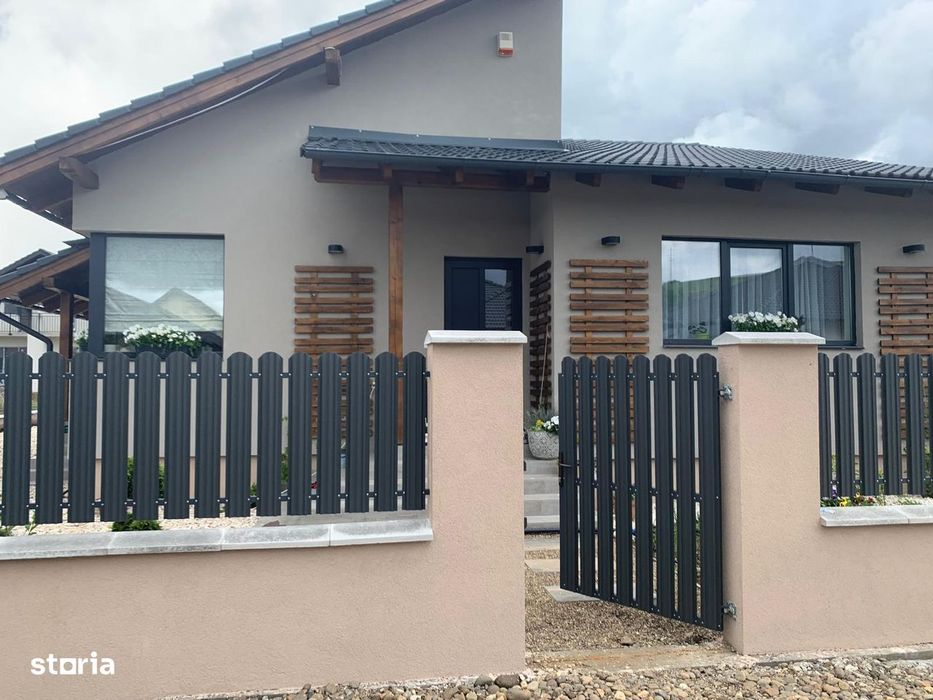 Casa noua single, 9 arii teren,  4 camere, gard, pivnita  Livezeni