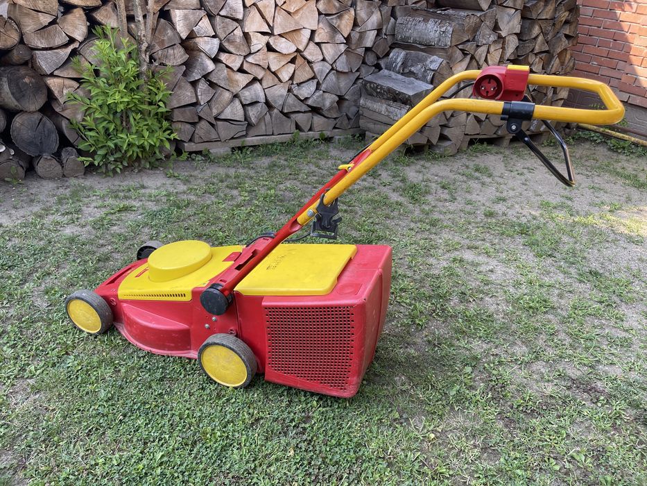 Mașină de tuns iarba