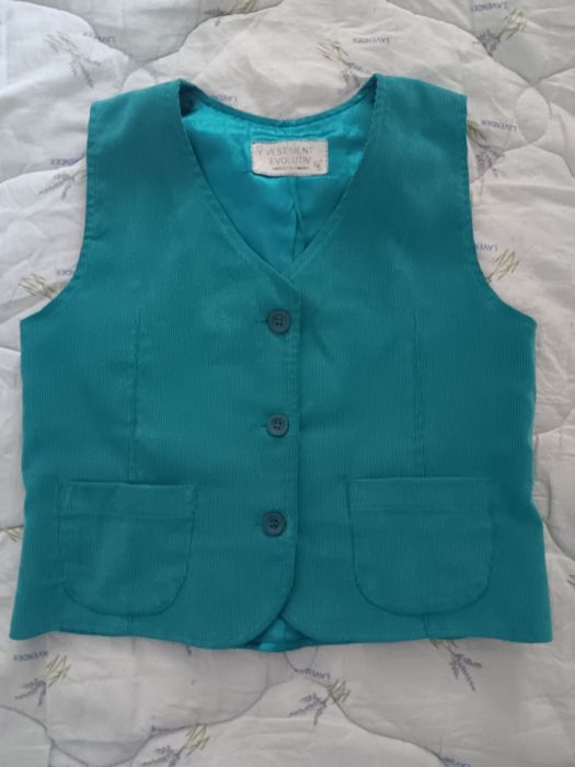 Uniformă școlară: vestă + fustă