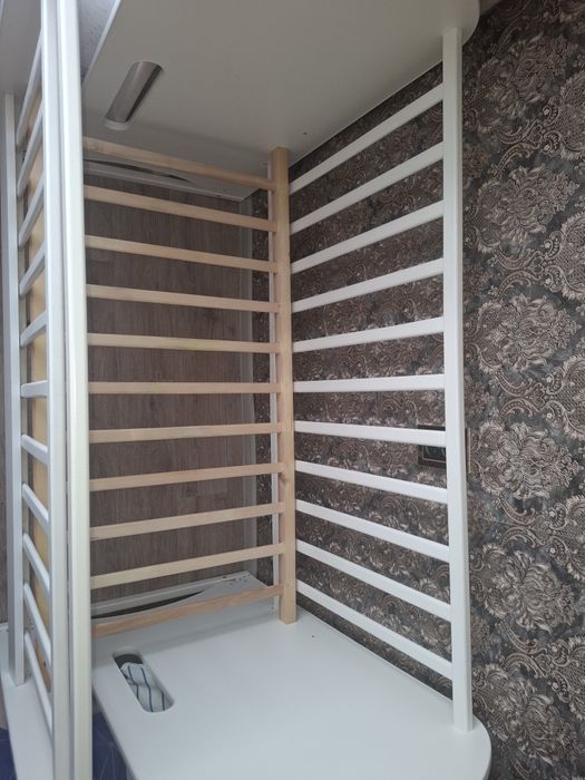 Детская кровать с маятником