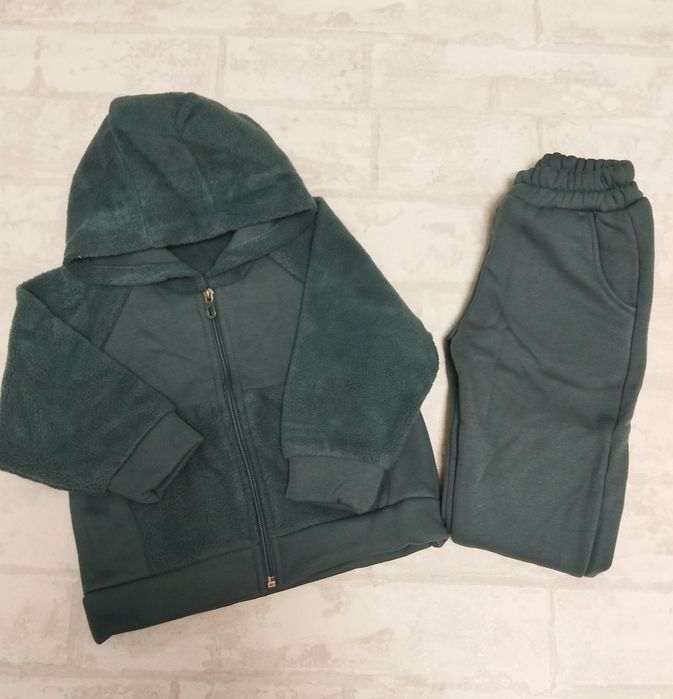 Продам спортивные костюмы(новые)