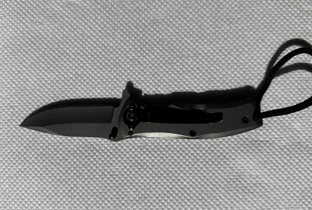 Продавам доста различни ножове