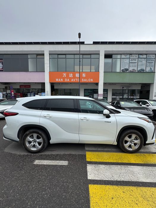 Toyota CrownKluger Hybryd 2023