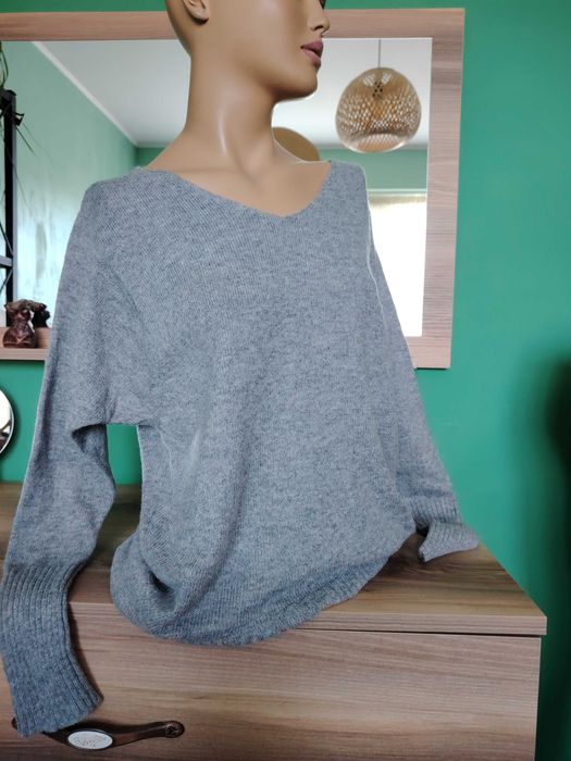 Леки пуловери размер М и S