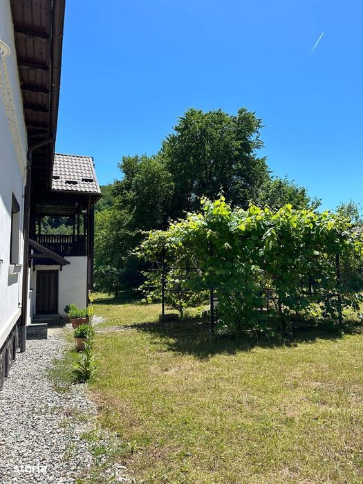 Casă de vânzare în comuna Sălătrucu, județ Argeș.