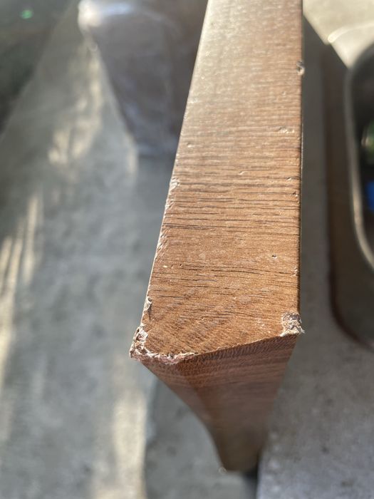 Продавам трапезна маса Dickson 120