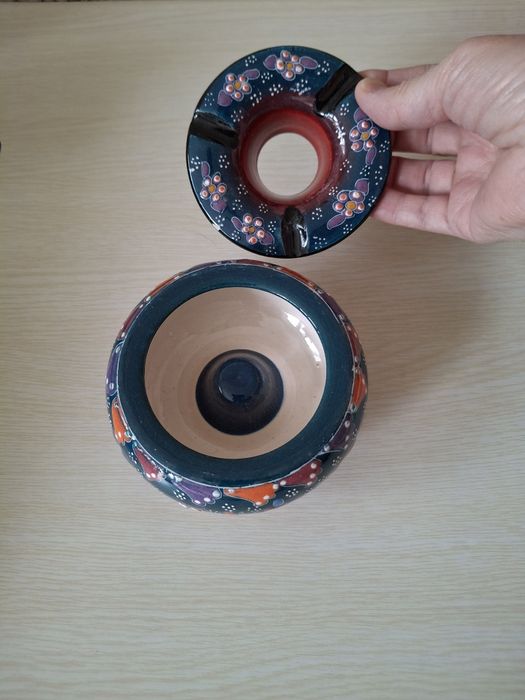 Керамическая пепельница