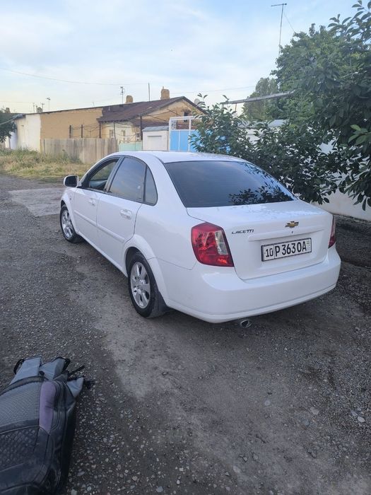 Jentra. Chevrolet