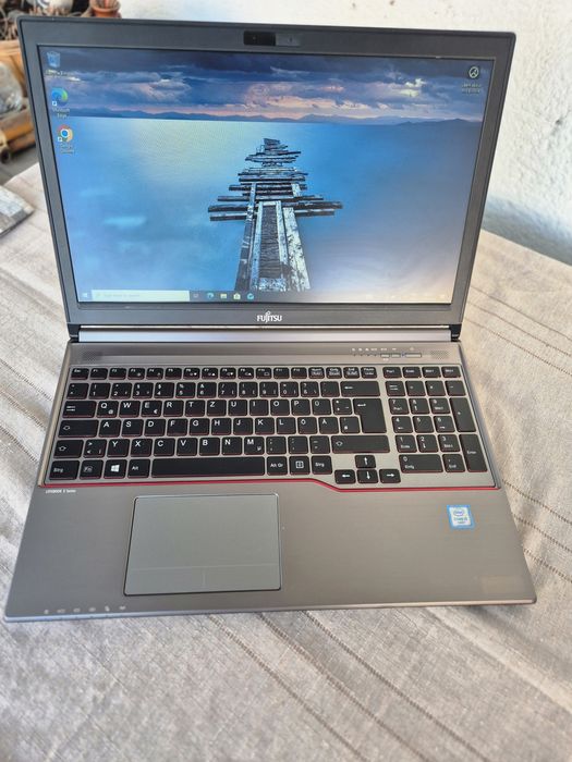 Laptop slim Fujitsu i5 ssd ddr4