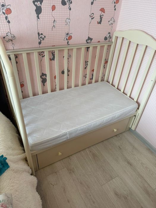 Продам детскую кроватку
