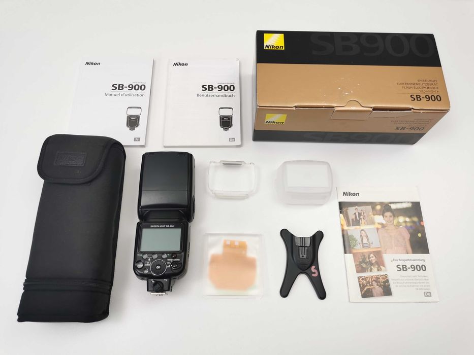 Nikon Speedlight SB-900 в пълен комплект