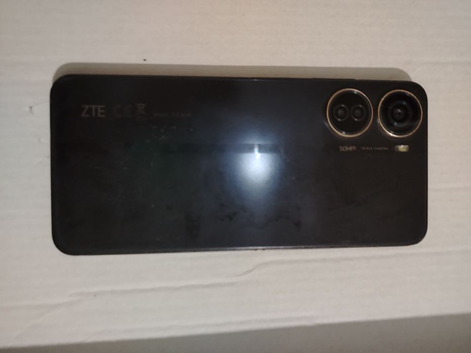 ZTE Blade V40 cu display-ul spart. Placa este buna. Nu are cont sau parola
Pentru piese