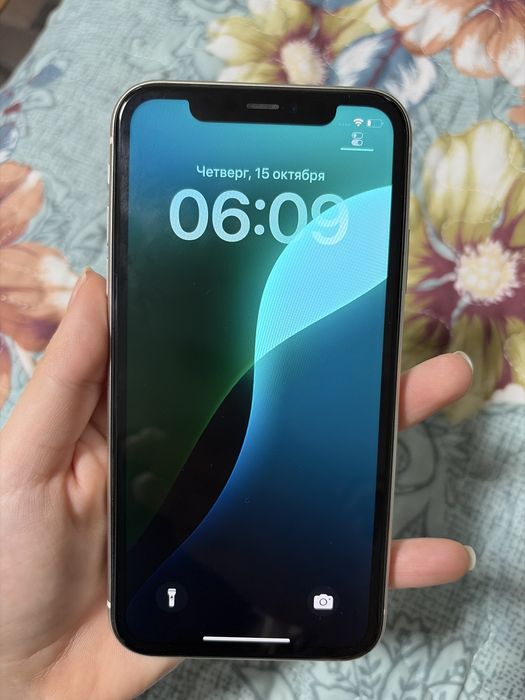 iPhone 11, 128 гб в белом цвете