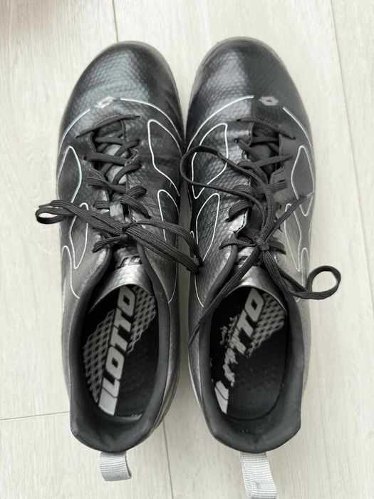 Incaltaminte fotbal Lotto Maestro 700