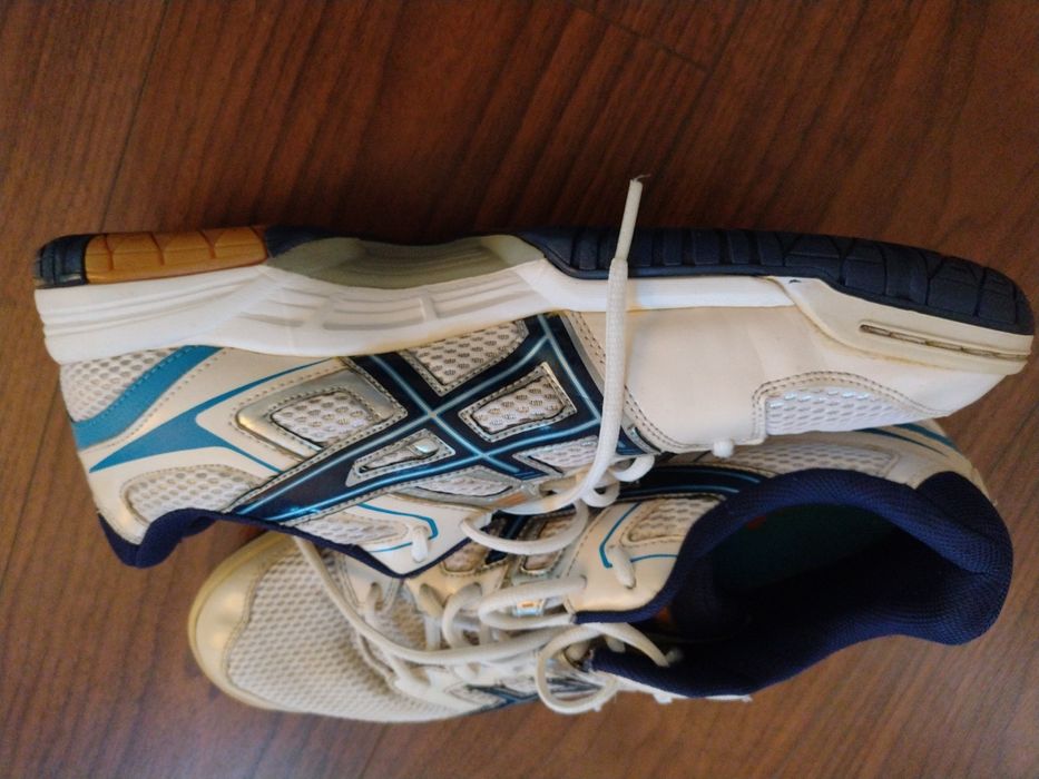 Adidasi marci asics