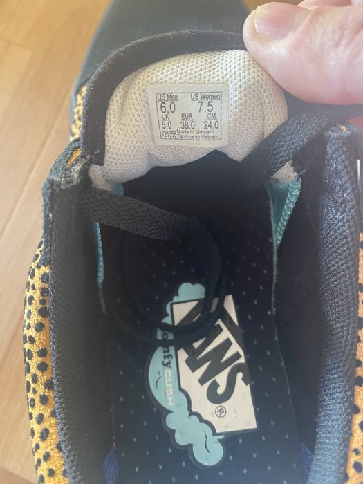 Vand papuci Vans noi