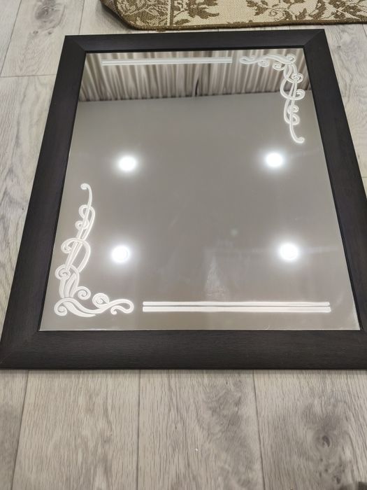 Продам зеркало в раме