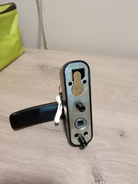 Дръжка за врата с три ключа iseo ИТАЛИАНСКА