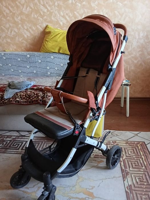 Продам прогулочную коляску.