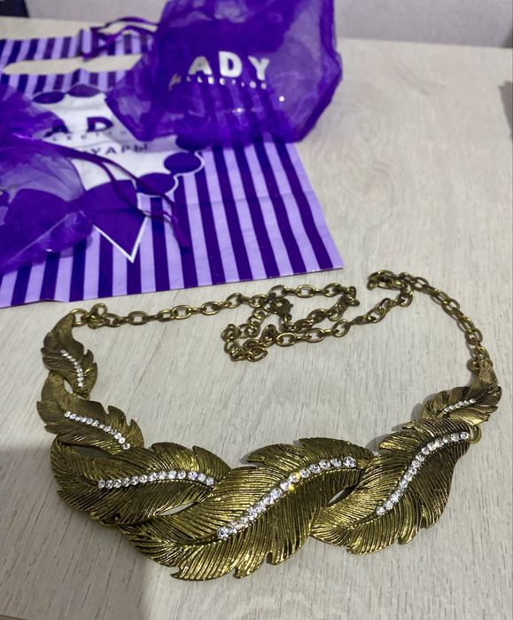 Украшения Lady collection: колье и сережка.