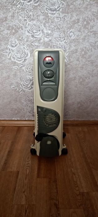 Продаётся обогреватель масляный AVA