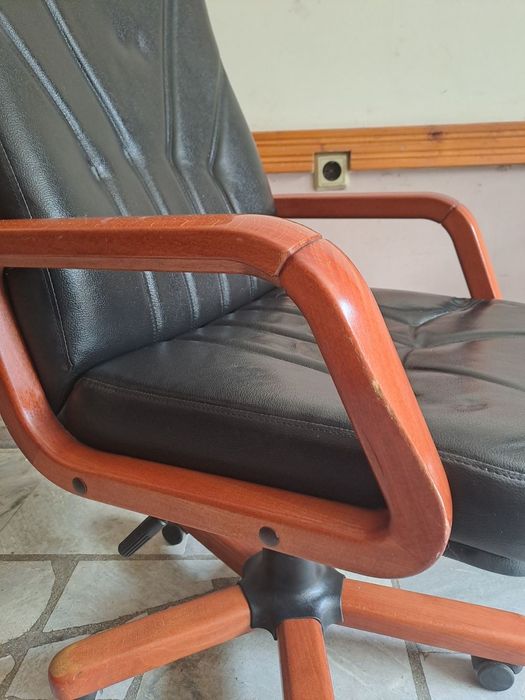 Голям офис стол еко кожа