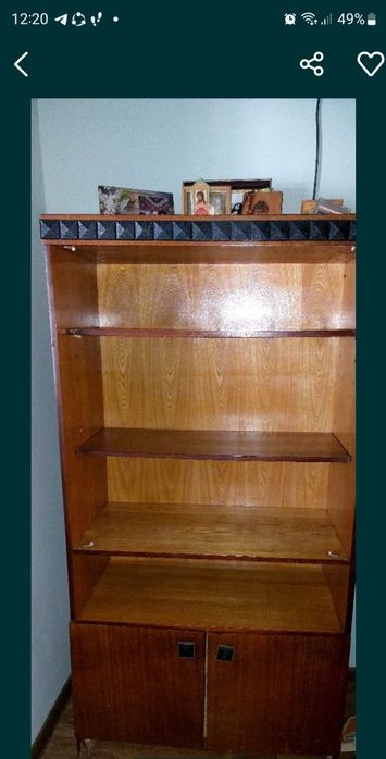 Продается книжный шкаФ-сервант